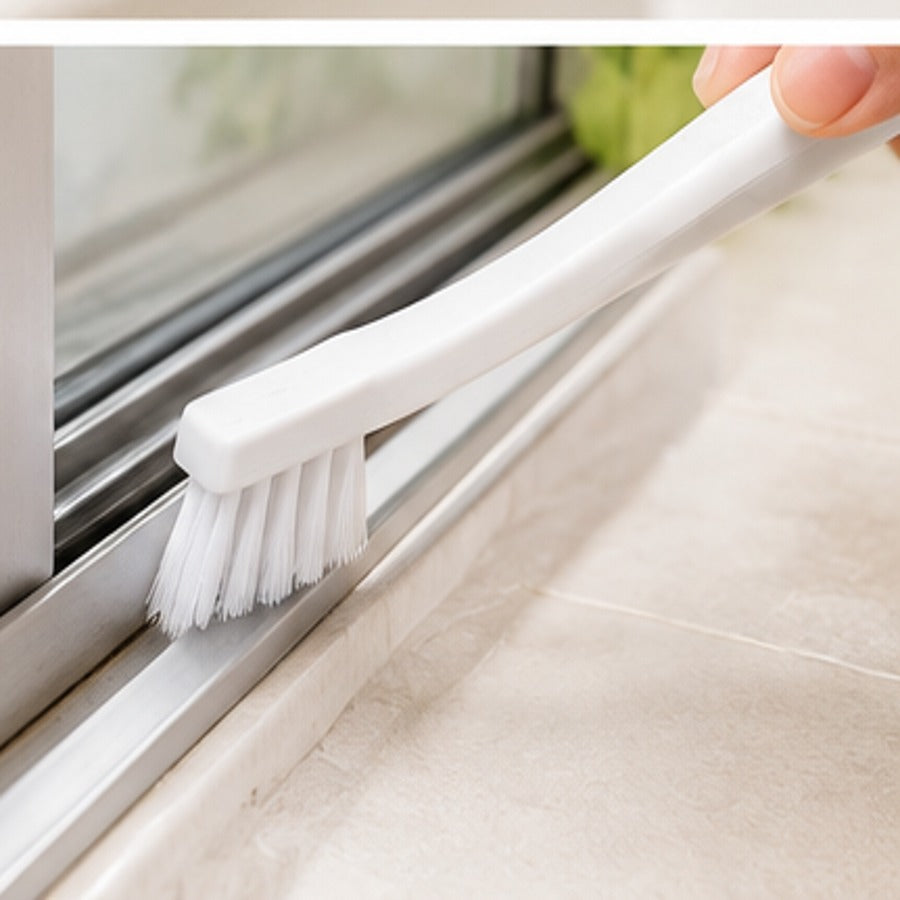 Gap and groove cleaning brush cleaning window track